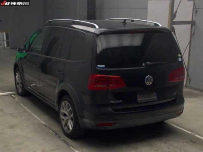 VOLKSWAGEN GOLF TOURAN
