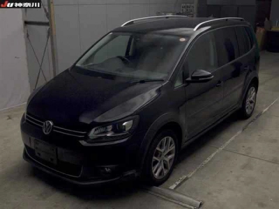 VOLKSWAGEN GOLF TOURAN