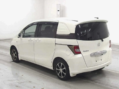 HONDA FREED SPIKE