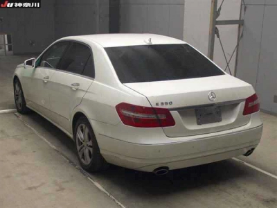 MERCEDES BENZ E CLASS