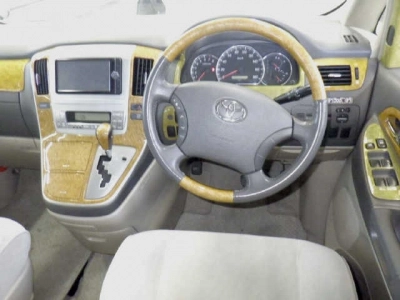 TOYOTA ALPHARD V