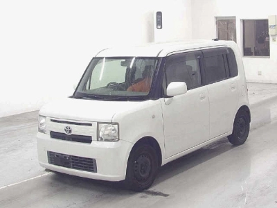 TOYOTA PIXIS SPACE
