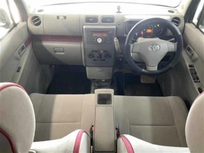TOYOTA PIXIS SPACE
