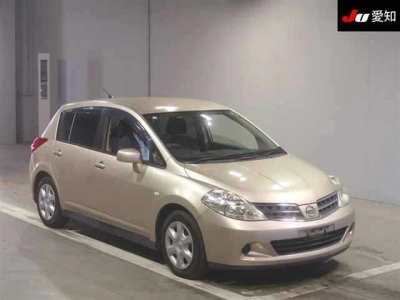 NISSAN TIIDA