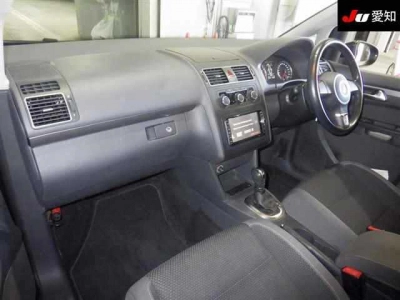 VOLKSWAGEN GOLF TOURAN