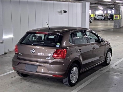 VOLKSWAGEN POLO