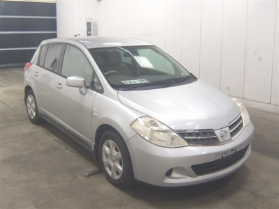 NISSAN TIIDA