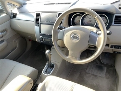 NISSAN TIIDA