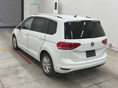 VOLKSWAGEN GOLF TOURAN