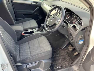 VOLKSWAGEN GOLF TOURAN