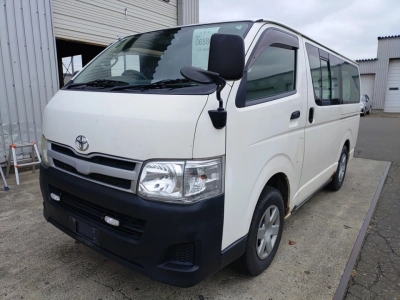 TOYOTA REGIUS ACE