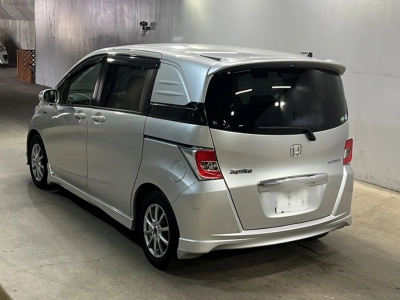 HONDA FREED SPIKE HYBRID