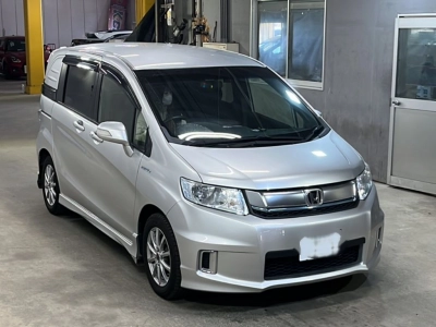 HONDA FREED SPIKE HYBRID