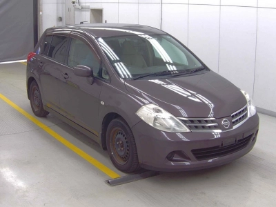 NISSAN TIIDA