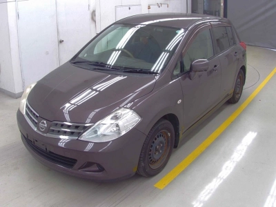NISSAN TIIDA