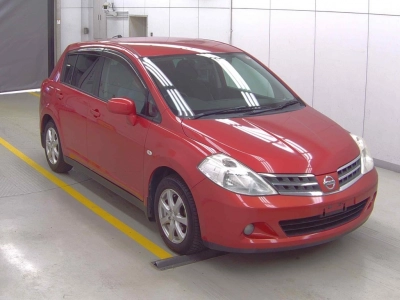 NISSAN TIIDA