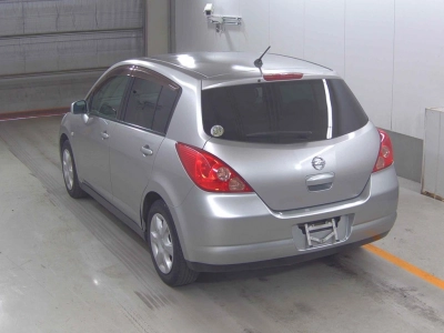 NISSAN TIIDA