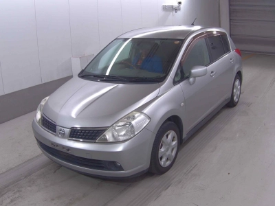 NISSAN TIIDA