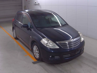 NISSAN TIIDA