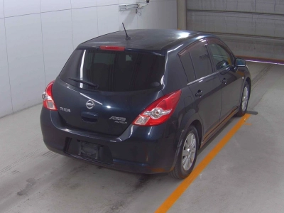 NISSAN TIIDA