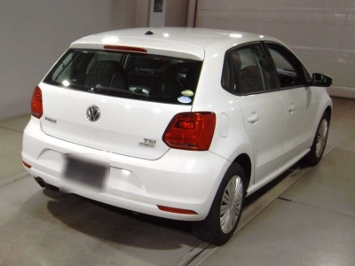 VOLKSWAGEN POLO
