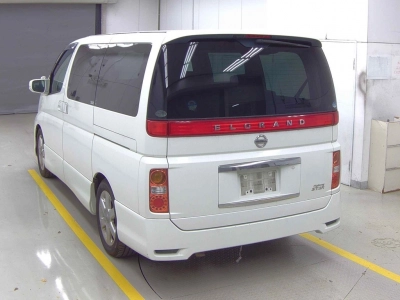 NISSAN ELGRAND