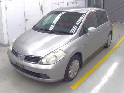 NISSAN TIIDA