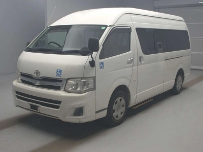 TOYOTA HIACE COMMUTER