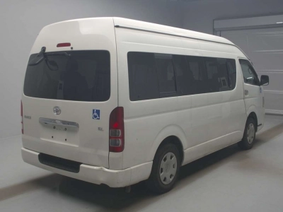 TOYOTA HIACE COMMUTER
