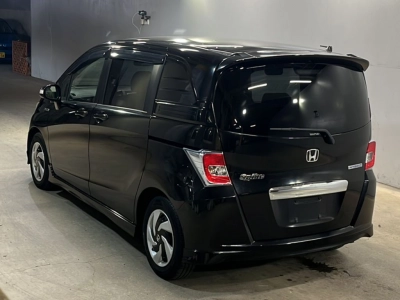 HONDA FREED SPIKE HYBRID