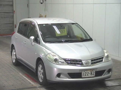 NISSAN TIIDA