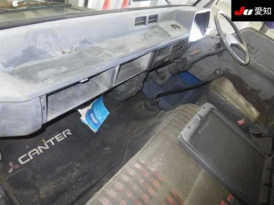 MITSUBISHI CANTER