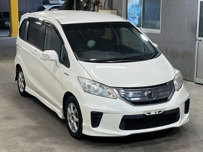 HONDA FREED HYBRID