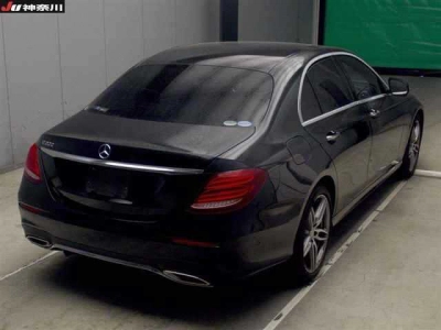 MERCEDES BENZ E CLASS