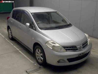 NISSAN TIIDA