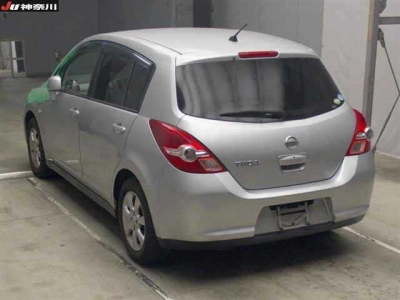 NISSAN TIIDA