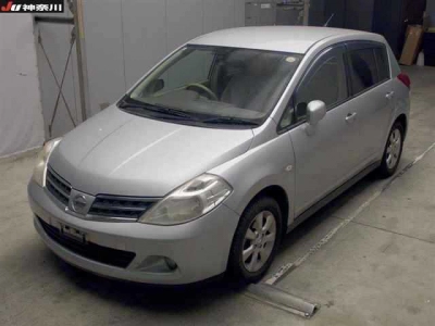 NISSAN TIIDA