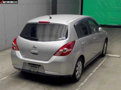 NISSAN TIIDA