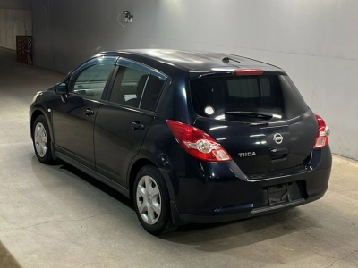 NISSAN TIIDA