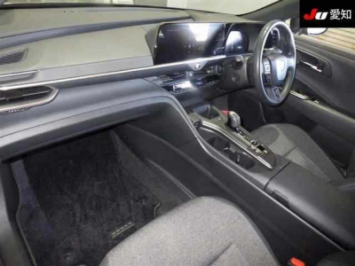 TOYOTA CROWN CROSSOVER