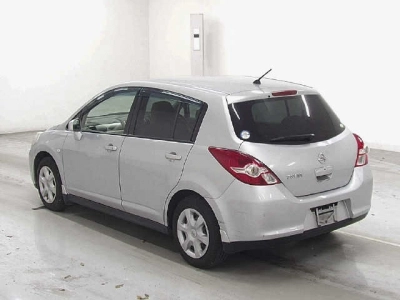 NISSAN TIIDA