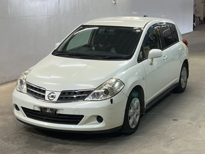 NISSAN TIIDA