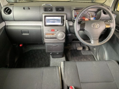 TOYOTA PIXIS SPACE