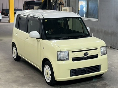 TOYOTA PIXIS SPACE