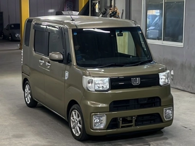 DAIHATSU WAKE