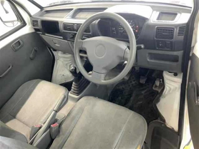 NISSAN CLIPPER TRUCK