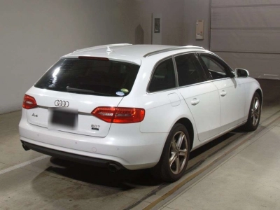AUDI A4 AVANTE