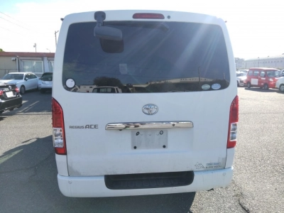 TOYOTA REGIUS ACE
