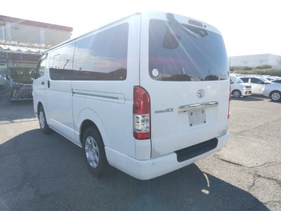 TOYOTA REGIUS ACE