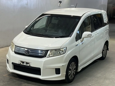 HONDA FREED SPIKE HYBRID